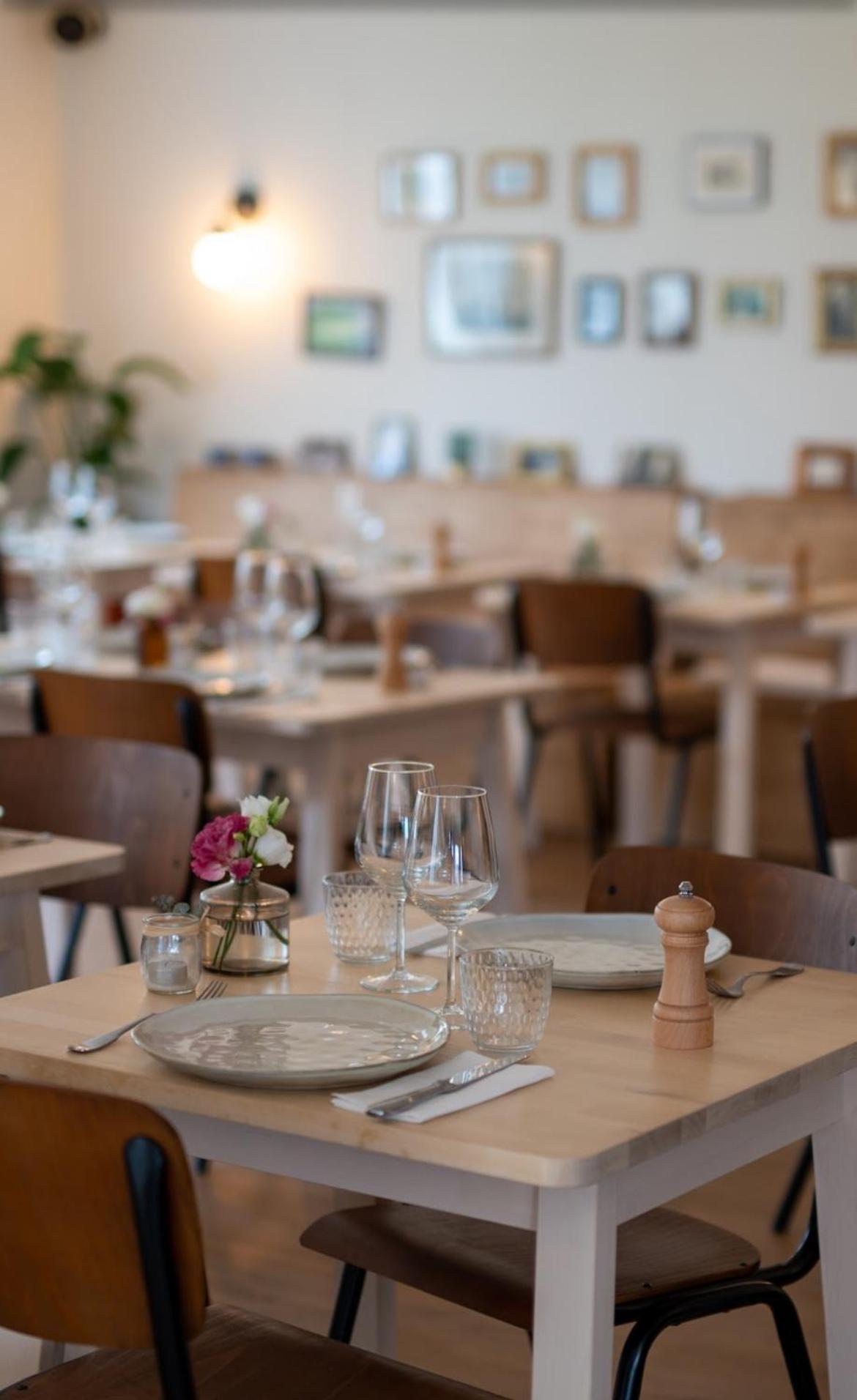 Hotel Restaurant La Voile Bleue Erdeven Exterior photo